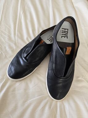 Frye Maya CVO Slip-On - Premium Black Leather- US W 9M - Comfort - Excellent
